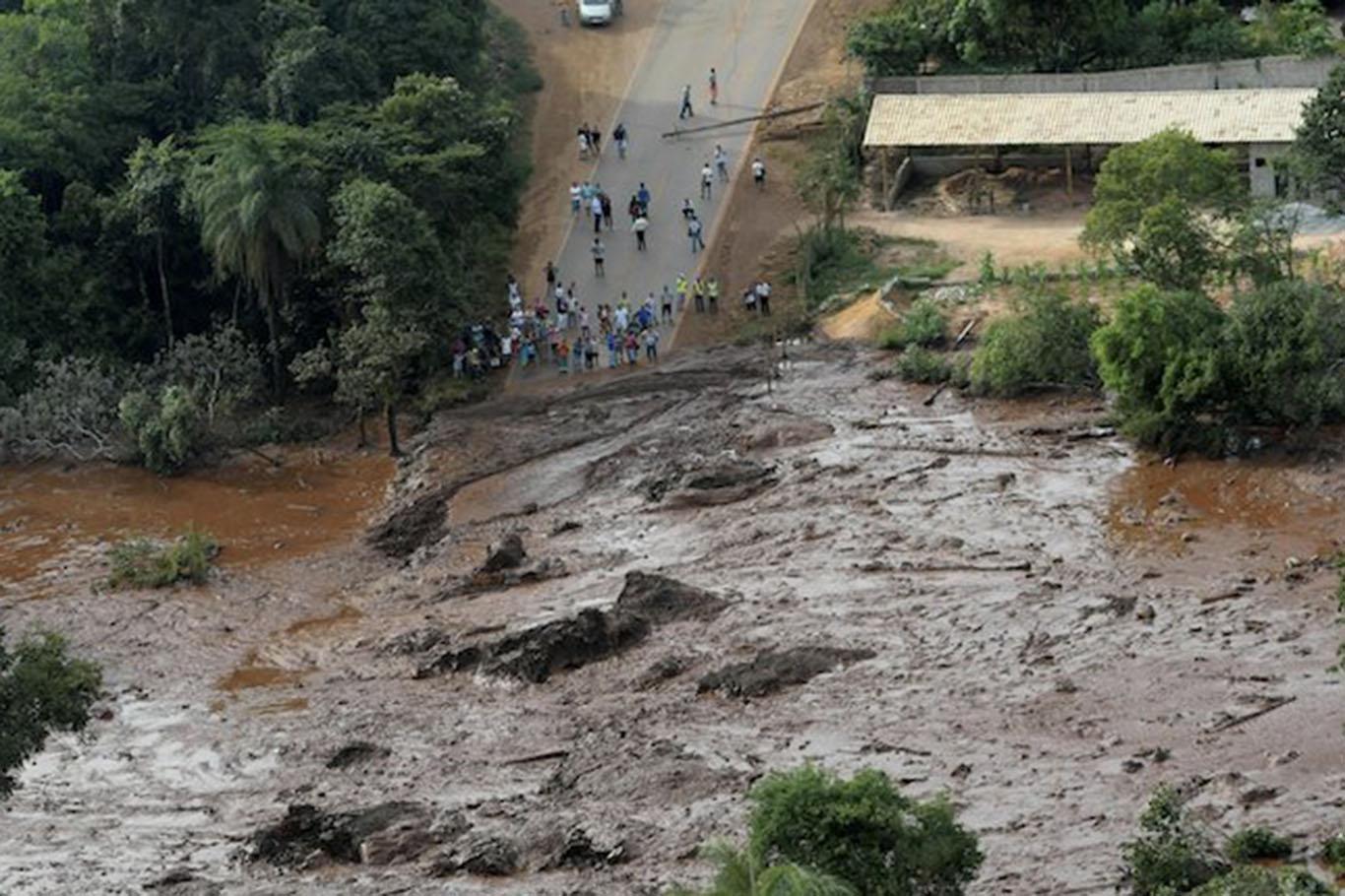 Brezilya'da maden atık barajı çöktü: Ölü ve yüzlerce kayıp